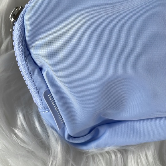 Lululemon Everywhere belt bag pastel blue NWT - Picture 6 of 9